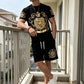 👕 50 % RABATT NU! 👑 T-shirt- och shorts-set för män med guldkrönmönster – Snyggt, andningsbart och perfekt för avslappnade sommardagar eller sportiga looks 🩳